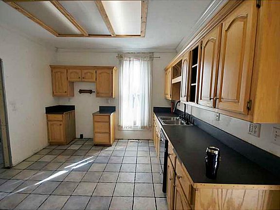 3rd image of 410 Drennen St