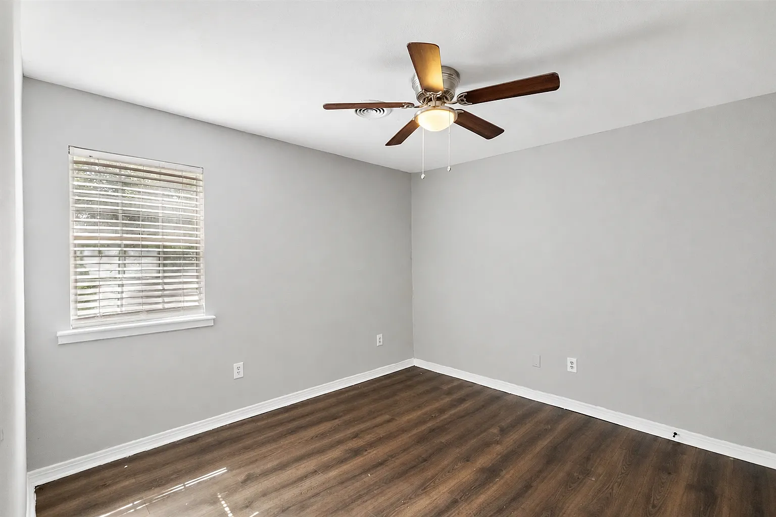 3 bed, 1400 sqft, $1,400 — Photo 4