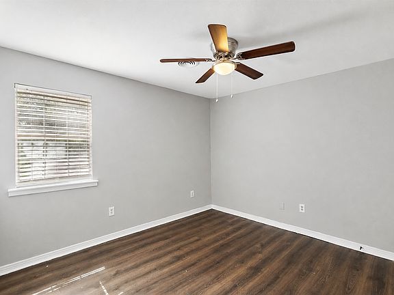 4th image of 1102 Jamestown Way