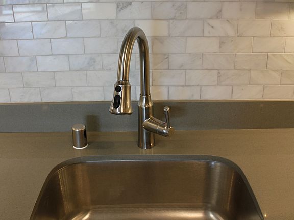 5th image of 2244 Lakeshore Ave APT 01