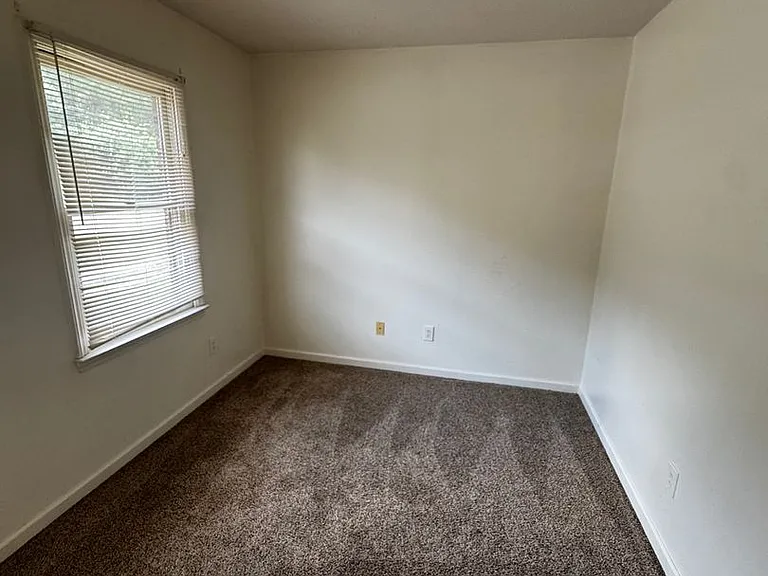 100 Red Rock Dr — Photo 17