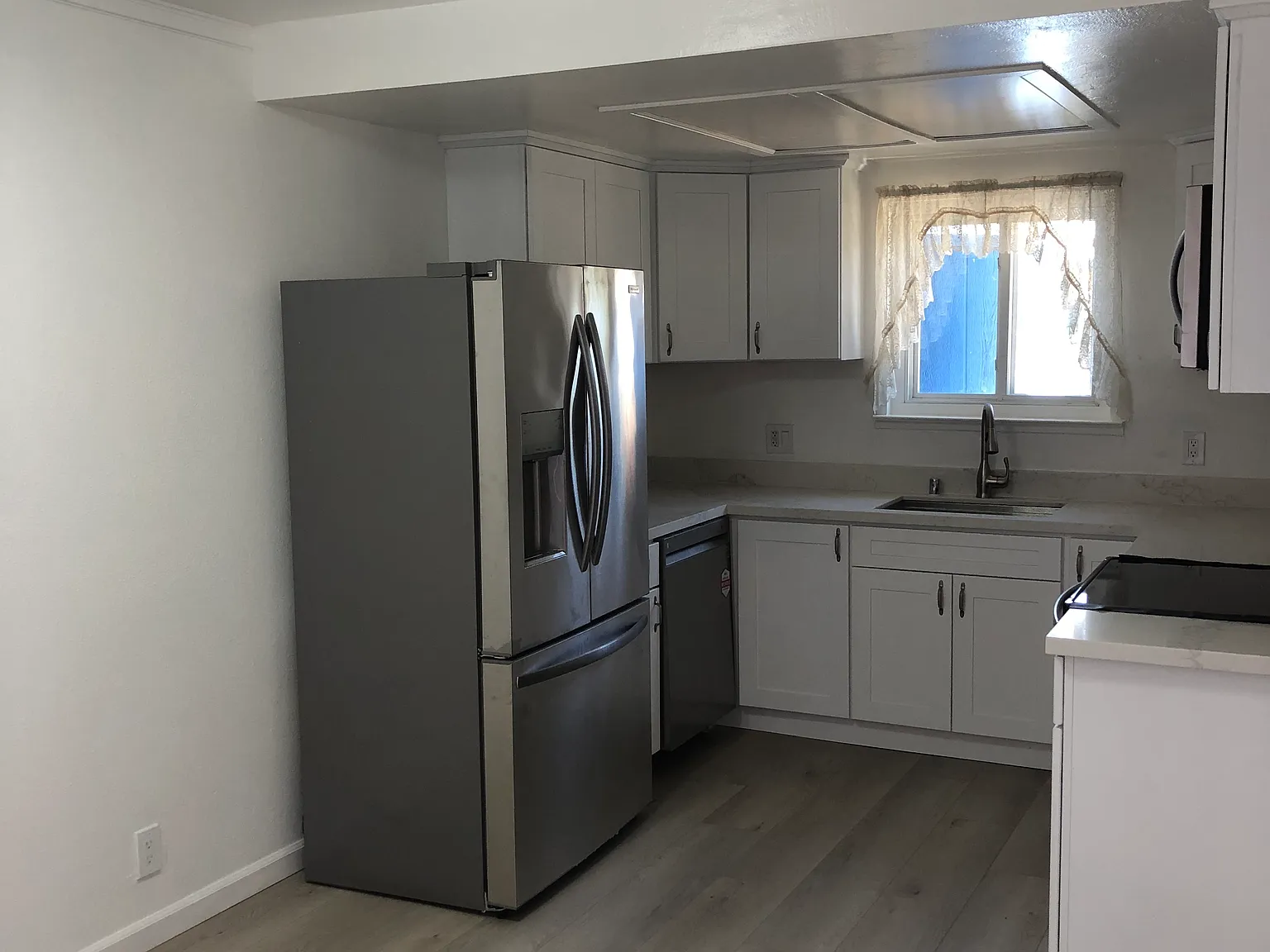 3 bed, 1093 sqft, $2,300 — Photo 2