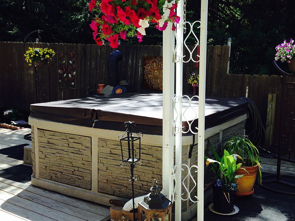 OUTDOOR SPA!