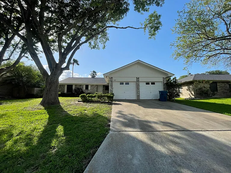 113 W Harbor Dr — Photo 2