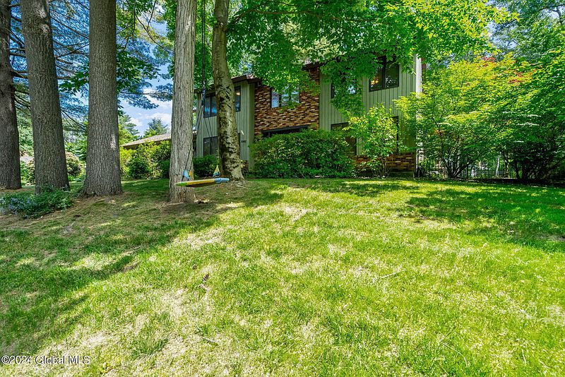 4th image of 1042 Valerie Drive