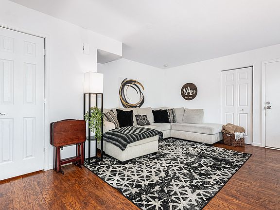 3rd image of 2681 Waterford Ct #1