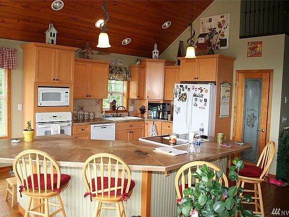 2nd image of 15 Overlake Ln