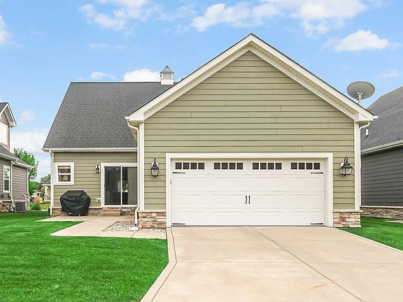 5th image of 814 Haymarket Cir