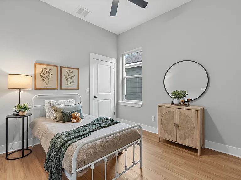 706 N F St #B — Photo 38
