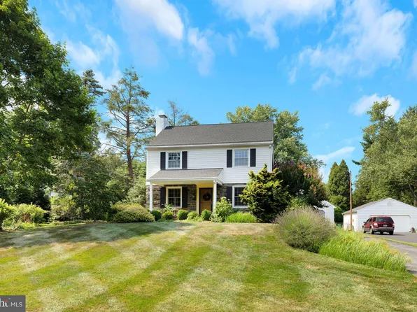 5 Plush Mill Rd, Wallingford, PA 19086