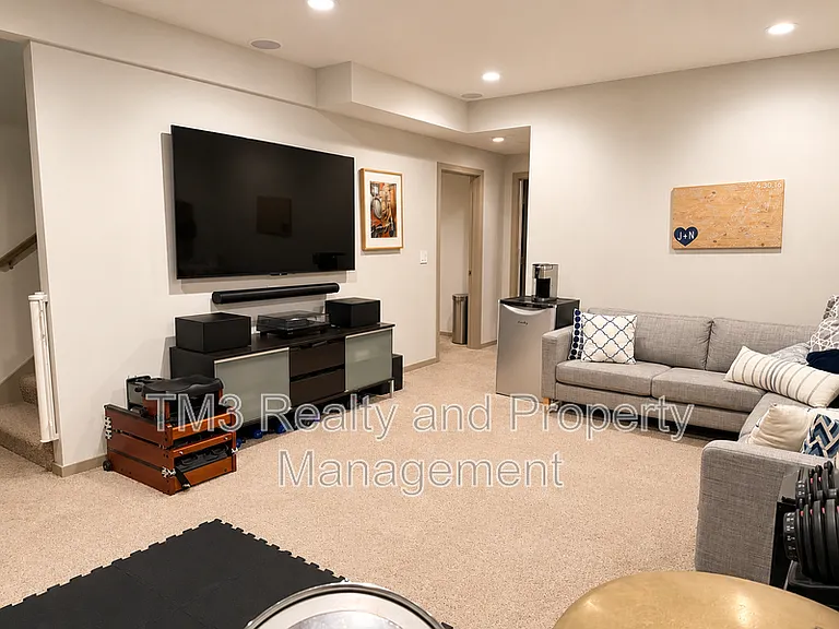 2436 Forest Ave — Photo 43