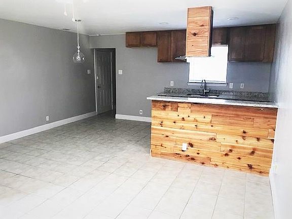 4th image of 2417 Narobi Pl