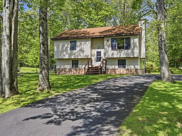 12602 Big Bear Dr, East Stroudsburg, PA 18302