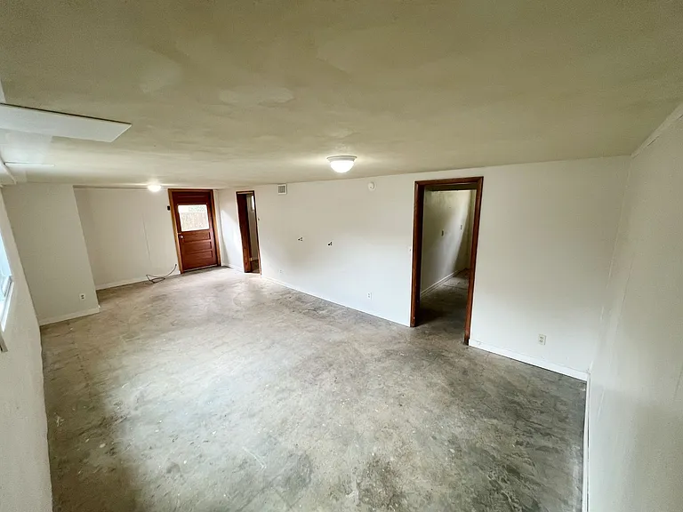 2320 S Grand Ave — Photo 8