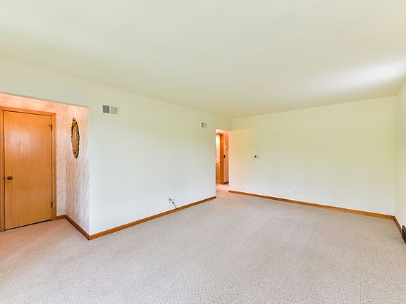 4th image of 3463 N Pontiac Ave
