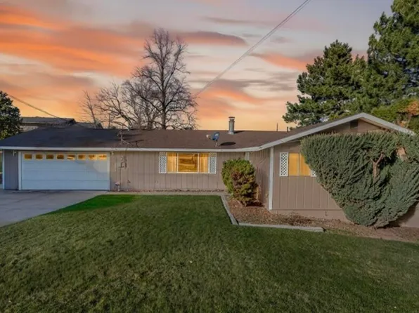 833 Taylor St, Sunnyside, WA 98944