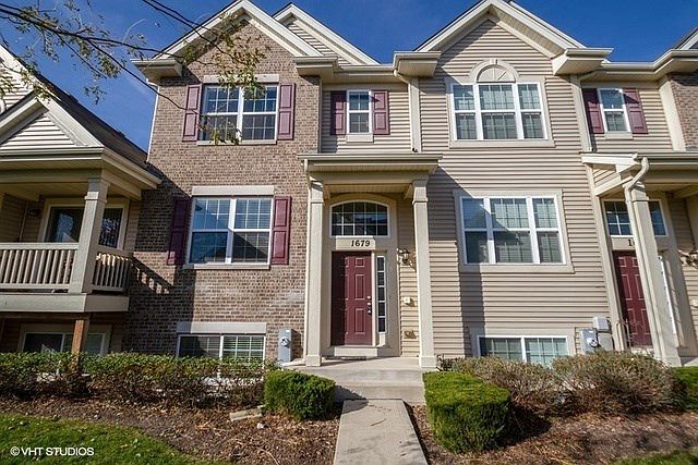 1679 Sandcastle Drive in Cambridge Lakes