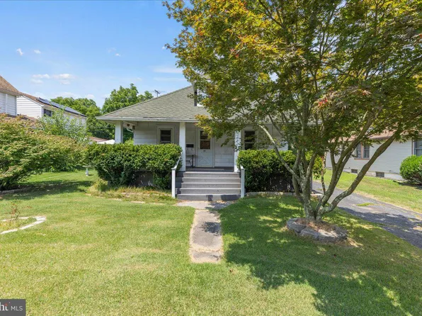 31 Walnut St, Williamstown, NJ 08094