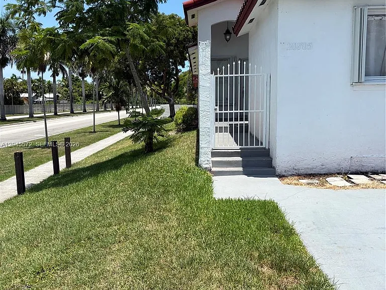 20705 SW 81st Ct #20705 — Photo 2
