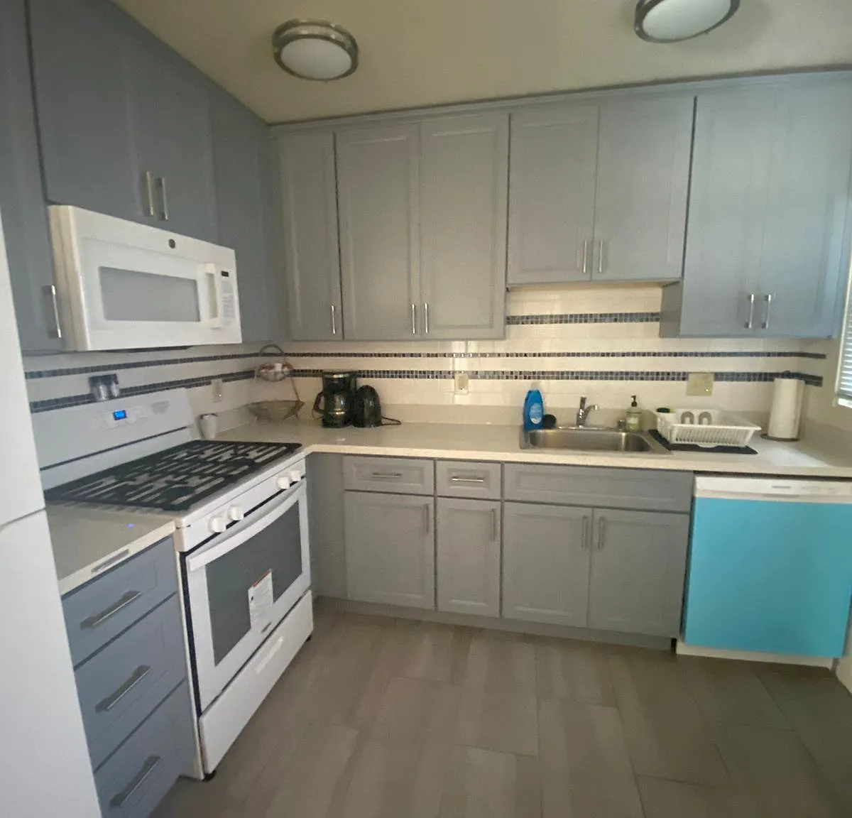 2 bed, 950 sqft, $3,490 — Photo 2