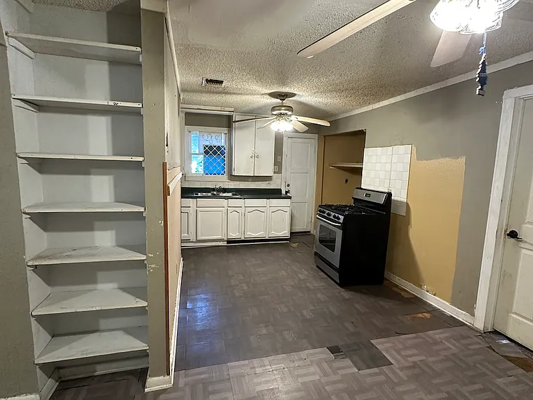 944 W Lynwood Ave — Photo 3