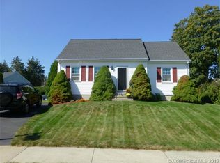 15 Penny Ln, New London, CT 06320