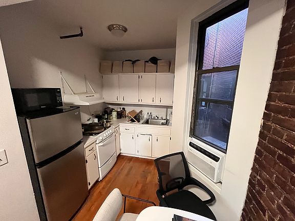 3rd image of 230 E 83rd St APT 5RE