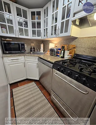 Rented by Plaza Real Estate Group | media 10