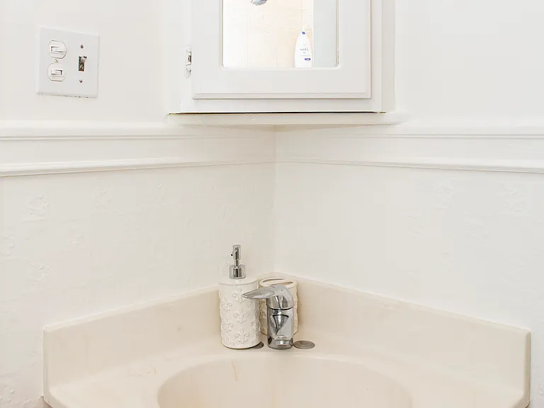 Walter St — Photo 13