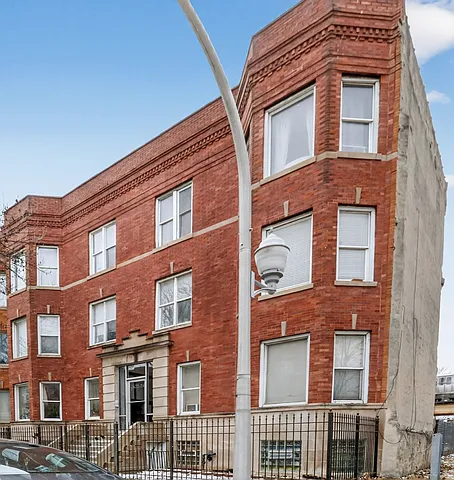 2 bed, $2,100 — Photo 2