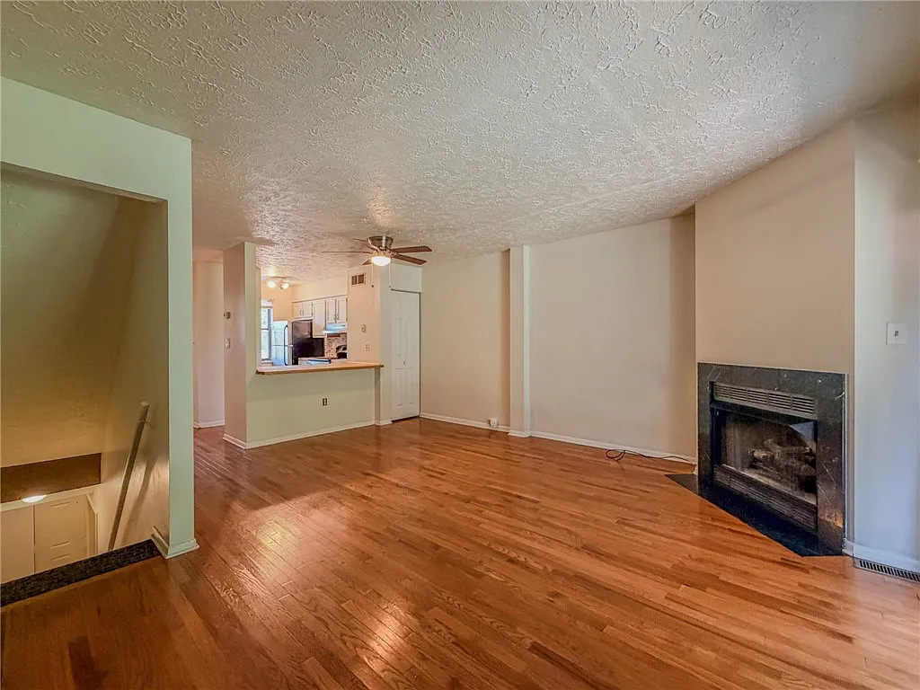 2 bed, 1.5 bath, $1,500 — Photo 4