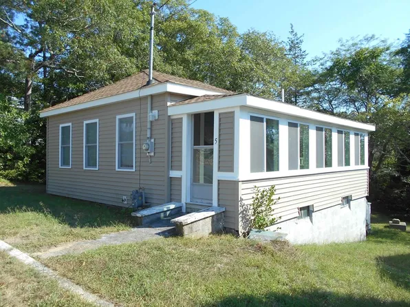 5 Upland Rd, Wareham, MA 02571