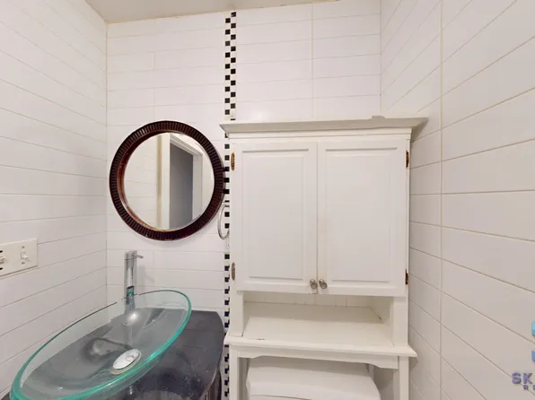 290 Harman Street image 8 of 13