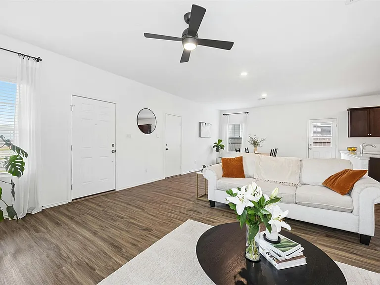 221 Barbary Coast Ln — Photo 5