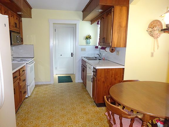 Eat In Kitchen