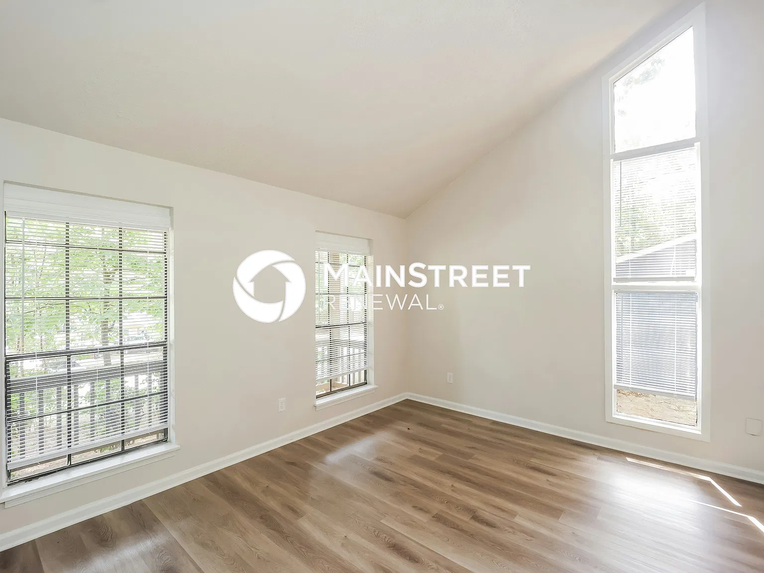 561 Country Lane Dr — Photo 3