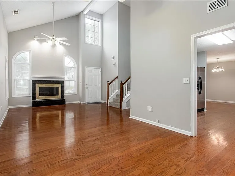 430 Auldon Ct SE — Photo 2