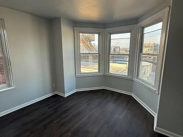 850 N 22nd St #5 — Photo 2