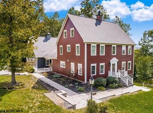 302 Lake Crest Ln, Morgantown, WV 26508