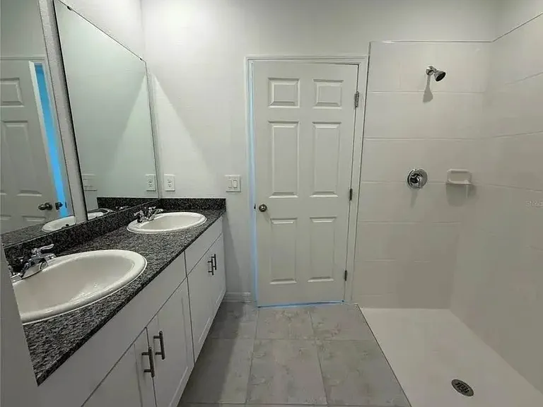 535 Kennedy Dr — Photo 4