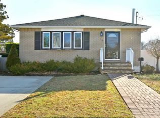 10 Bernard St, Farmingdale, NY