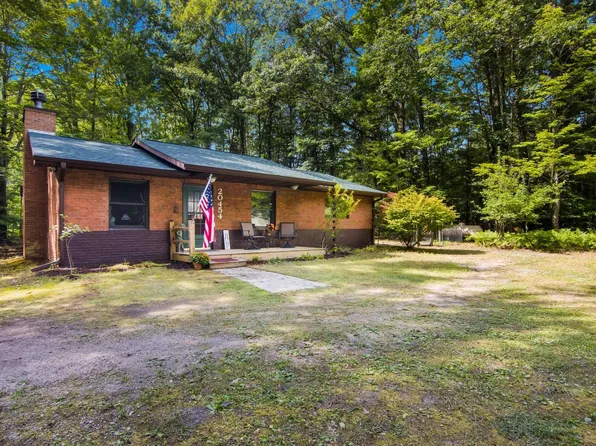 20454 Nofsger Rd, Lake Ann, MI 49650