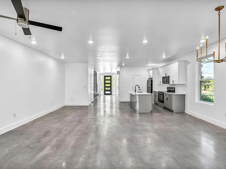 1006 E Marble St — Photo 3