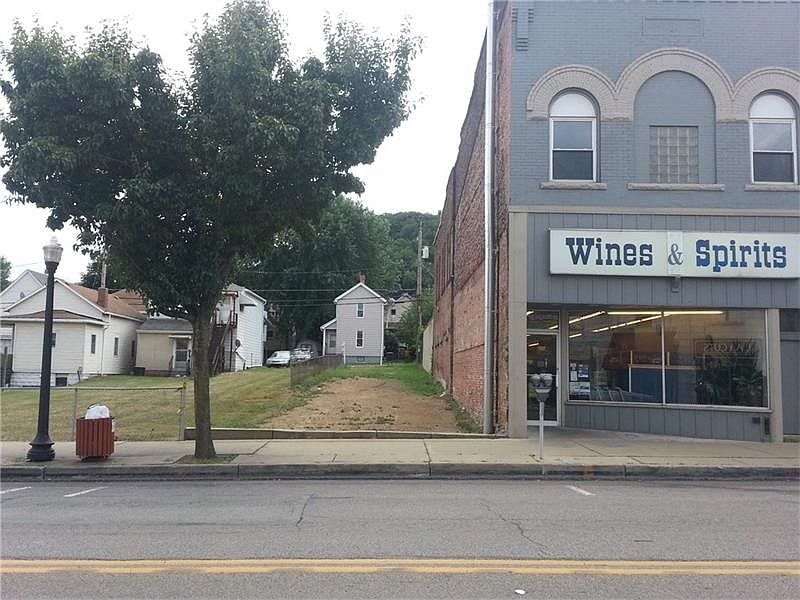 1st image of 727 Lawrence Ave