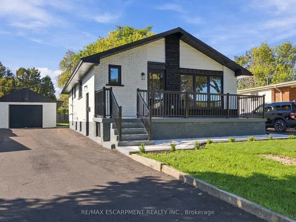 46 Bobolink Rd, Hamilton, ON L9A 2P4