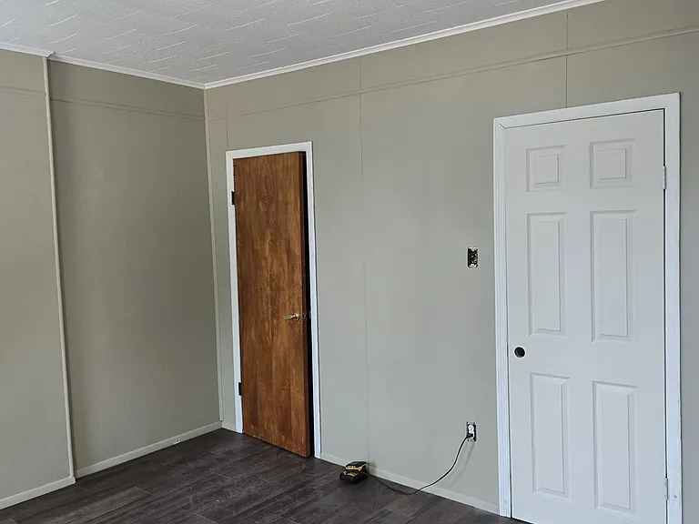Randall Ave — Photo 1