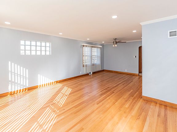 5th image of 5412 W Sunnyside Ave #2