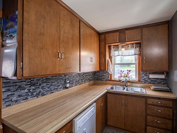 5th image of 607 N 18th St