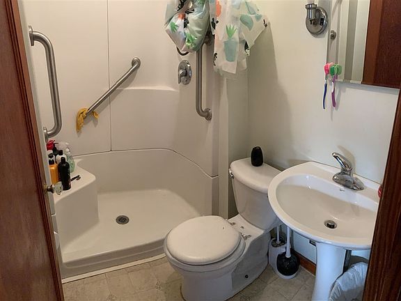 3rd image of 105 School St