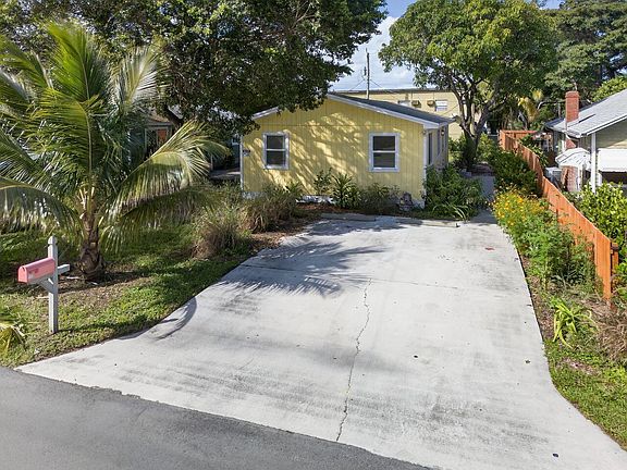 2nd image of 117 NE 8th Street